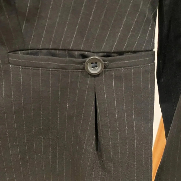 Banana Republic Women’s Wool Blend Black/Gray Pinstripe Peplum Blazer EUC Size 4 - Picture 4 of 8
